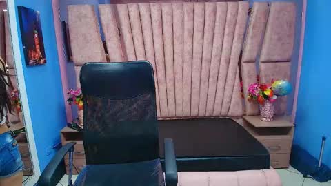 Snapshot of nickymiler chatting on November 24, 2:17 pm Nicky Miler online show from November 24, 2:17 pm