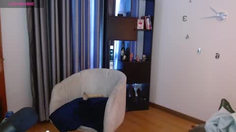 Snapshot of nickywindsor chatting on February 21, 7:10 pm Nicky online show from February 21, 7:10 pm