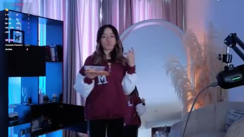 Snapshot of nickywindsor chatting on September 12, 5:24 pm Nicky online show from September 12, 5:24 pm