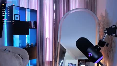 Snapshot of nickywindsor chatting on September 15, 4:18 pm Nicky online show from September 15, 4:18 pm