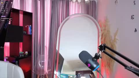 Snapshot of nickywindsor chatting on September 25, 4:54 pm Nicky online show from September 25, 4:54 pm