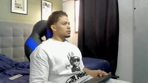 Snapshot of nico_blaze7 chatting on November 19, 12:27 pm nico_blaze7 online show from November 19, 12:27 pm