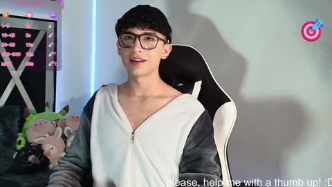 Snapshot of nico_cruz chatting on December 3, 2:47 am nico online show from December 3, 2:47 am