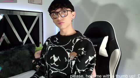 Snapshot of nico_cruz chatting on December 6, 6:15 am nico online show from December 6, 6:15 am