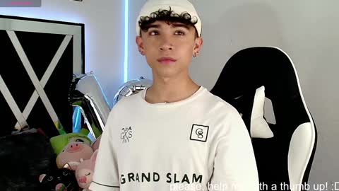 Snapshot of nico_cruz chatting on December 19, 4:24 pm nico online show from December 19, 4:24 pm