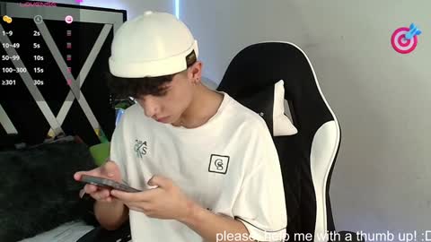 Snapshot of nico_cruz chatting on December 19, 10:32 pm nico online show from December 19, 10:32 pm