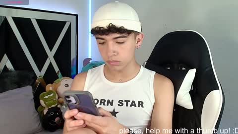 Snapshot of nico_cruz chatting on December 22, 3:22 am nico online show from December 22, 3:22 am