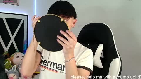 Snapshot of nico_cruz chatting on December 26, 4:32 am nico online show from December 26, 4:32 am