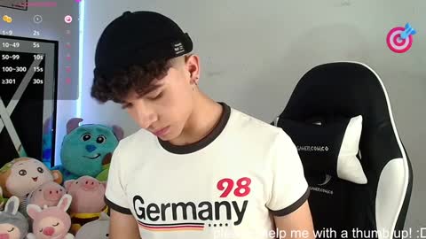 Snapshot of nico_cruz chatting on December 26, 7:35 am nico online show from December 26, 7:35 am