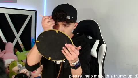 Snapshot of nico_cruz chatting on December 31, 2:51 am nico online show from December 31, 2:51 am