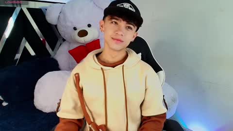 Snapshot of nico_cruz chatting on February 14, 4:47 am nico online show from February 14, 4:47 am