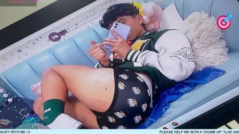 Snapshot of nico_cruz chatting on February 18, 8:05 am nico online show from February 18, 8:05 am