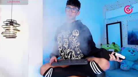 Snapshot of nico_cruz chatting on February 28, 4:43 am nico online show from February 28, 4:43 am