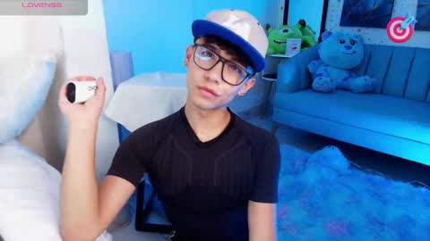 Snapshot of nico_cruz chatting on February 28, 10:52 am nico online show from February 28, 10:52 am