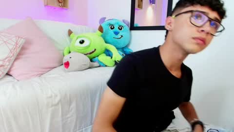 Snapshot of nico_cruz chatting on March 1, 4:47 am nico online show from March 1, 4:47 am