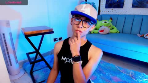 Snapshot of nico_cruz chatting on March 3, 9:44 am nico online show from March 3, 9:44 am