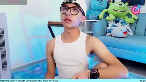 Snapshot of nico_cruz chatting on March 6, 5:54 pm nico online show from March 6, 5:54 pm