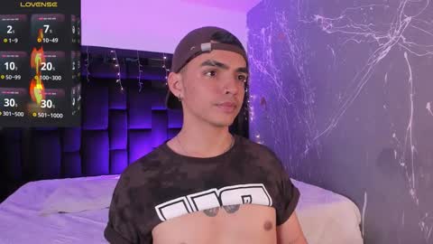 Snapshot of nicokingg_ chatting on December 14, 5:02 am Nico King online show from December 14, 5:02 am