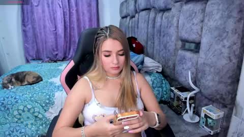 Snapshot of nicol_080 chatting on April 21, 7:28 pm YuliEM online show from April 21, 7:28 pm