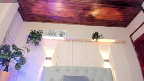 Snapshot of nicol_snow chatting on December 17, 1:16 pm Your baby Nicol online show from December 17, 1:16 pm
