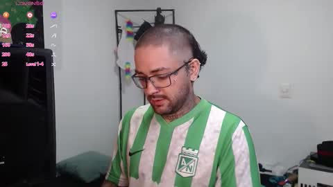 nicolas online show from December 22, 4:09 am