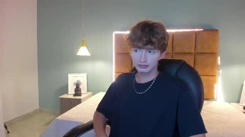 Snapshot of nicolasferrer18 chatting on November 4, 7:24 pm nicolasferrer18 online show from November 4, 7:24 pm