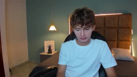 Snapshot of nicolasferrer18 chatting on November 5, 7:25 pm nicolasferrer18 online show from November 5, 7:25 pm