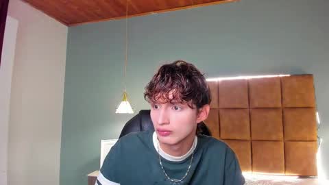 Snapshot of nicolasferrer18 chatting on November 9, 7:23 pm nicolasferrer18 online show from November 9, 7:23 pm