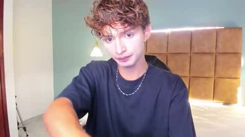 Snapshot of nicolasferrer18 chatting on November 12, 7:35 pm nicolasferrer18 online show from November 12, 7:35 pm