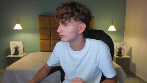 Snapshot of nicolasferrer18 chatting on November 15, 7:21 pm nicolasferrer18 online show from November 15, 7:21 pm