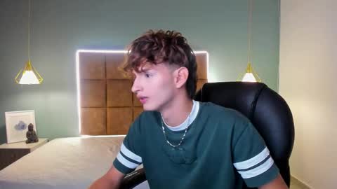 Snapshot of nicolasferrer18 chatting on November 22, 7:24 pm nicolasferrer18 online show from November 22, 7:24 pm