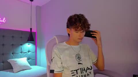 Snapshot of nicolasferrer18 chatting on November 25, 7:25 pm nicolasferrer18 online show from November 25, 7:25 pm