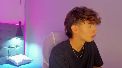 Snapshot of nicolasferrer18 chatting on November 30, 7:18 pm nicolasferrer18 online show from November 30, 7:18 pm