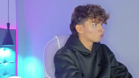 Snapshot of nicolasferrer18 chatting on December 3, 7:23 pm nicolasferrer18 online show from December 3, 7:23 pm