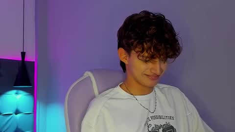 Snapshot of nicolasferrer18 chatting on December 13, 7:53 pm nicolasferrer18 online show from December 13, 7:53 pm