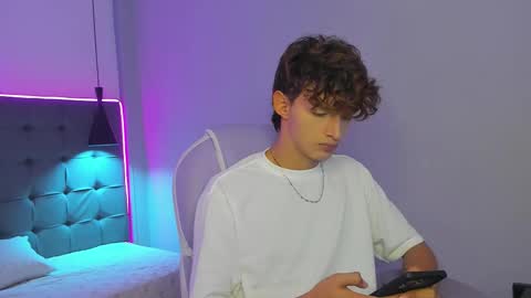 Snapshot of nicolasferrer18 chatting on December 17, 7:31 pm nicolasferrer18 online show from December 17, 7:31 pm