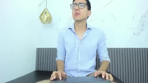 nicolasfine online show from January 19, 11:36 am