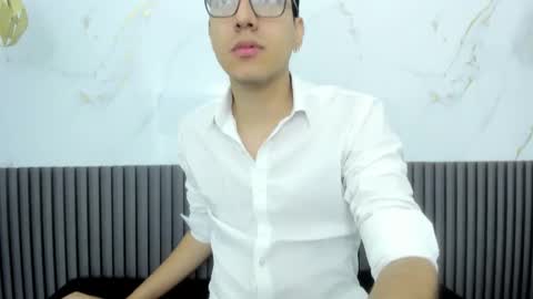 nicolasfine online show from February 7, 11:58 am