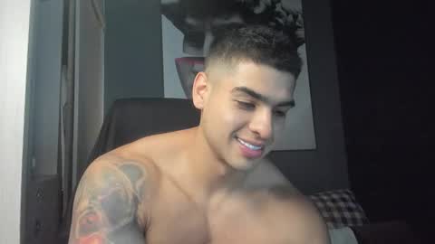 Snapshot of nicolasmuscle chatting on November 25, 5:02 pm Andres online show from November 25, 5:02 pm