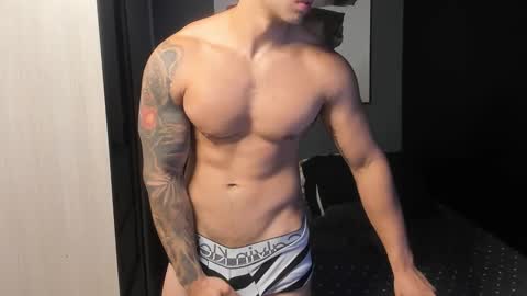 Snapshot of nicolasmuscle chatting on December 2, 1:22 am Andres online show from December 2, 1:22 am
