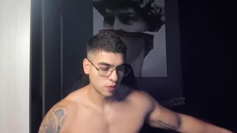 Snapshot of nicolasmuscle chatting on December 3, 4:27 pm Andres online show from December 3, 4:27 pm