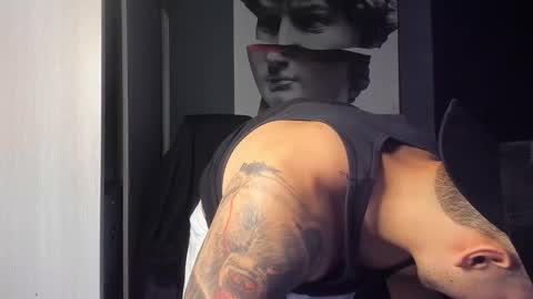 Snapshot of nicolasmuscle chatting on December 4, 4:59 pm Andres online show from December 4, 4:59 pm