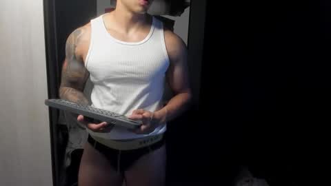 Snapshot of nicolasmuscle chatting on March 18, 12:25 am Andres online show from March 18, 12:25 am