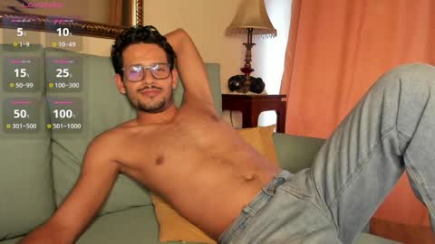 nicolasrodrii online show from March 31, 10:10 pm