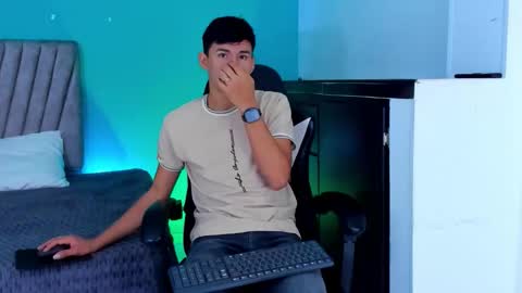 nicolastorres__ online show from February 20, 1:33 pm