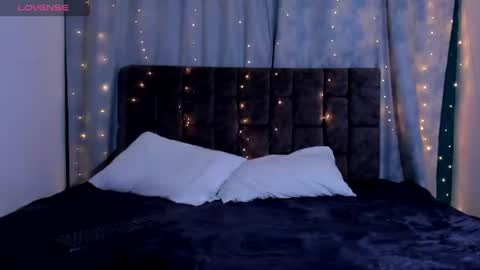nicolastorres__ online show from June 16, 7:22 am