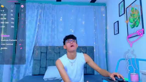 nicolastorres__ online show from July 14, 10:21 am