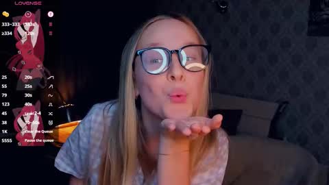 Nicoletta online show from October 10, 5:34 pm