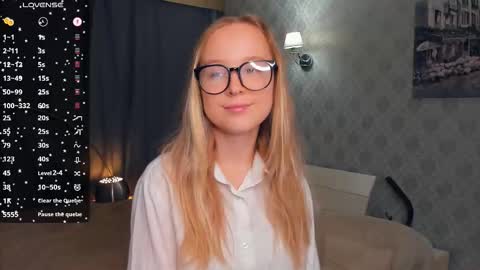 Nicoletta online show from October 27, 7:07 pm