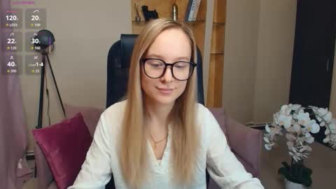 Snapshot of nicolavanderbie chatting on November 28, 7:05 pm Nicoletta online show from November 28, 7:05 pm